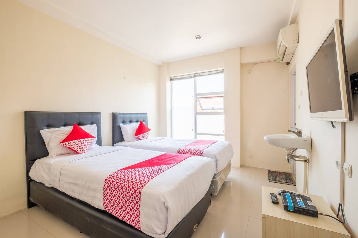 Standard Twin Room | Desk, WiFi (free), bed sheets