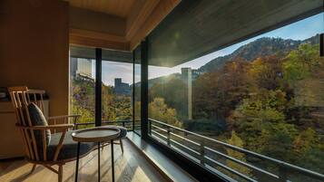 Deluxe Corner Suite | Free minibar, in-room safe, blackout drapes, iron/ironing board