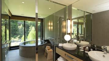 Deluxe Suite | Bathroom | Separate tub and shower, spring water tub, free toiletries, hair dryer
