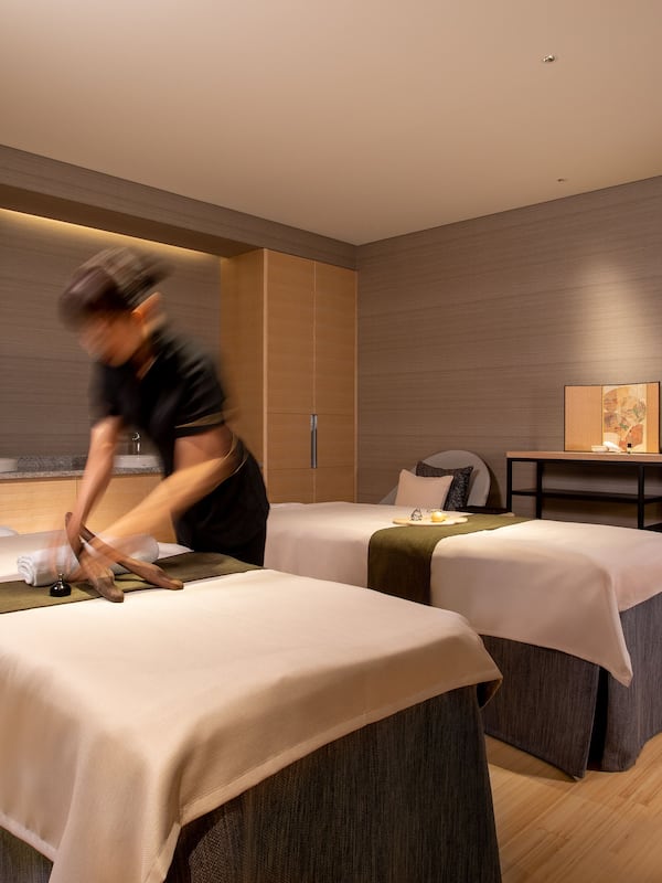 Couples treatment rooms, body treatments, aromatherapy