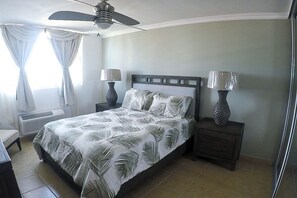 3 habitaciones, tabla de planchar con plancha, wifi y ropa de cama 