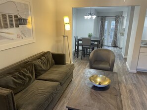 Smart TV - SXSW LUXURY Townhome (Austin)