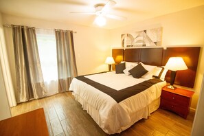 2 bedrooms, iron/ironing board, free WiFi, bed sheets - SXSW LUXURY Townhome (Austin)