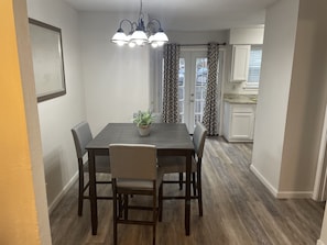 Dining - SXSW LUXURY Townhome (Austin)