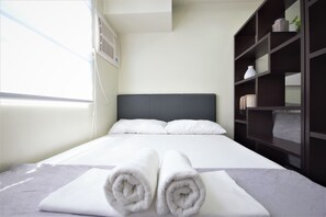 Studio Home 3 | Desk, soundproofing, iron/ironing board, free WiFi