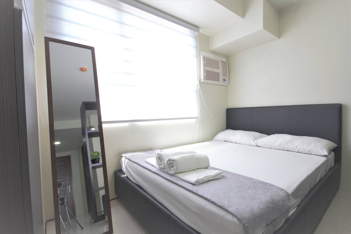 Studio Home 3