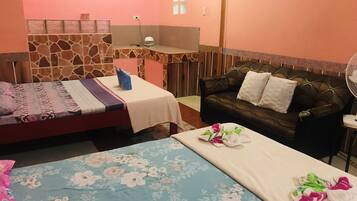 6 bedrooms, internet, bed sheets