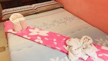 6 bedrooms, internet, bed sheets