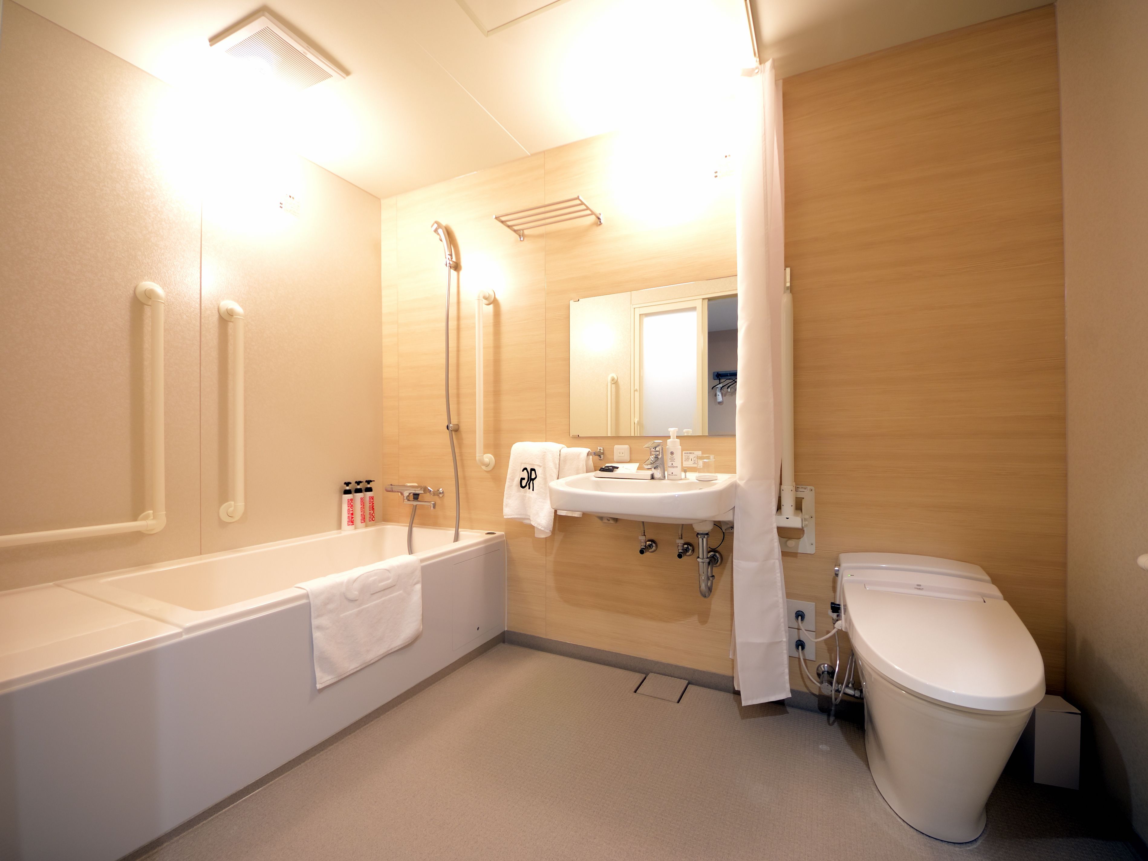 combined shower/bathtub, free toiletries, hair dryer, slippers