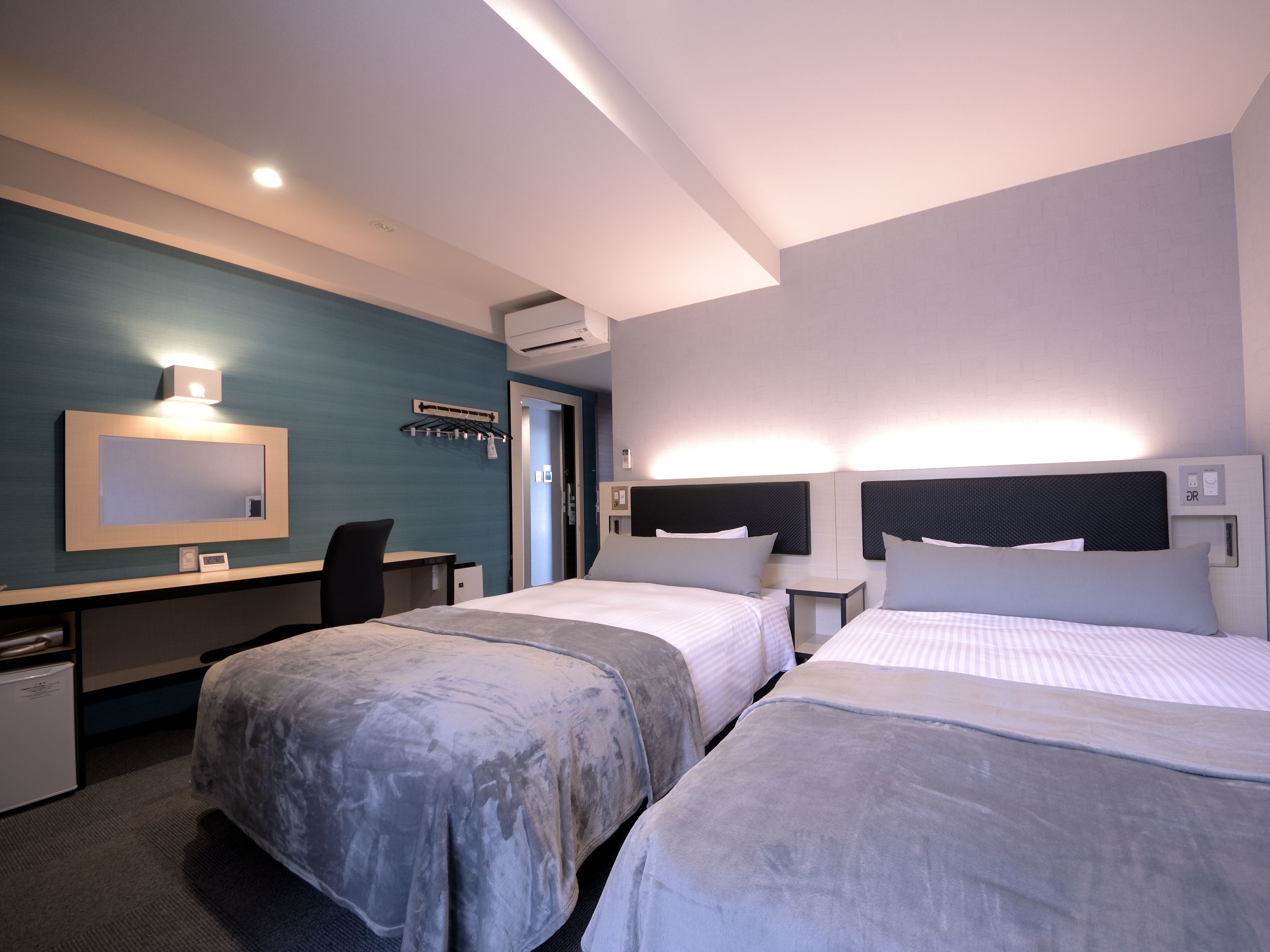 twin room, 2 wide beds, non smoking (b) | down duvets, desk, laptop workspace, blackout curtains