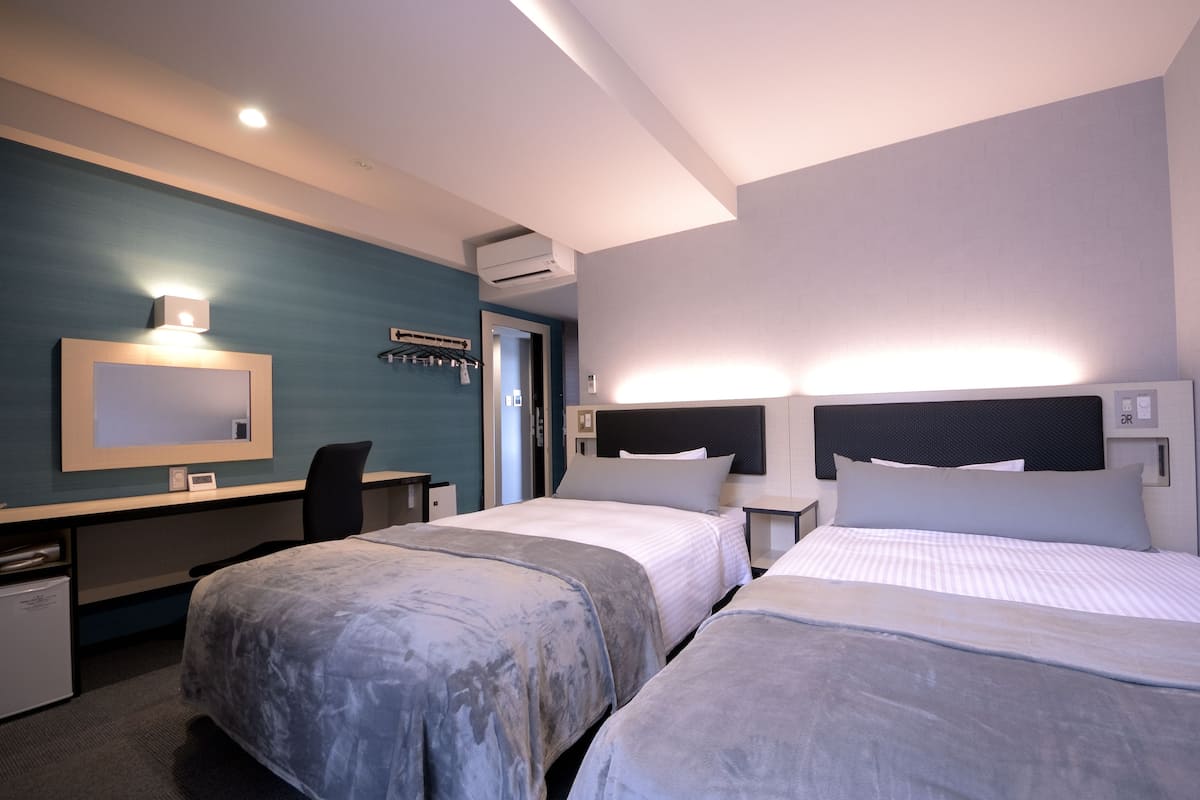 twin room, 2 wide beds, non smoking (b) | down duvets, desk, laptop workspace, blackout curtains