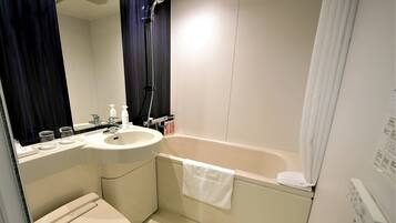 Combined shower/bathtub, free toiletries, hair dryer, slippers