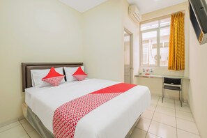Standard Double Room | Desk, free WiFi, bed sheets - Collection O 818 Micasa Residence (Bandung)