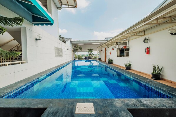 Outdoor pool - Collection O 818 Micasa Residence (Bandung)