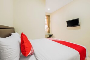 Standard Double Room | Desk, free WiFi, bed sheets