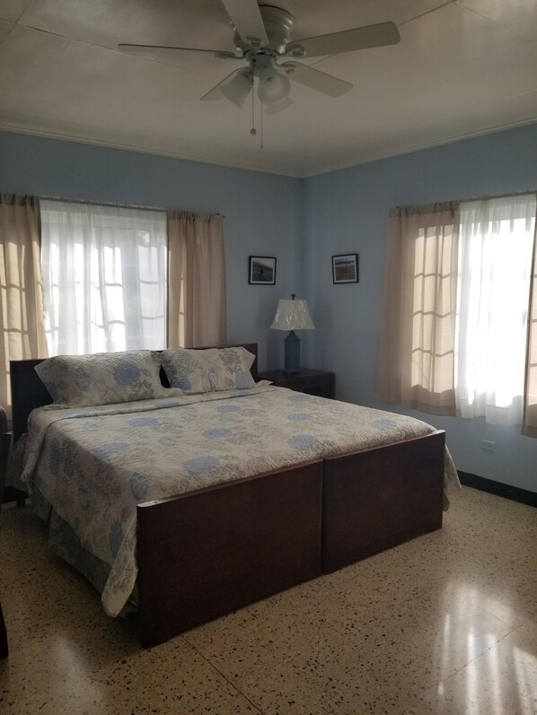 5 bedrooms, in-room safe, WiFi, bed sheets