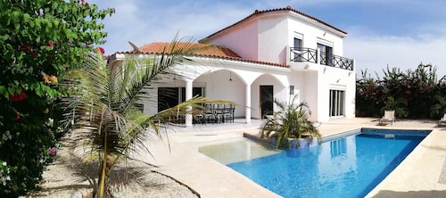 Loma-asunnon vuokraus - Villa-allas