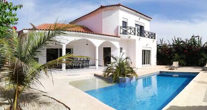 Loma-asunnon vuokraus - Villa-allas