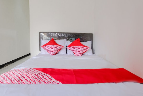 Standard Double Room | Desk, free WiFi, bed sheets