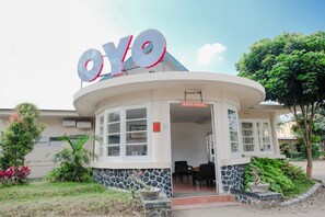Front of property - Grand Ijen Guest House (Batu)