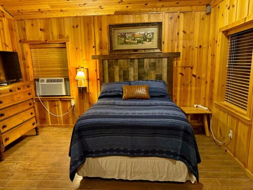 Cabin at Sunset Ranch with Sunset Resort on Medina Lake access!