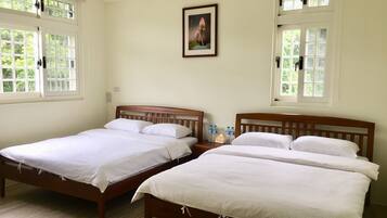 Quadruple Room, Non Smoking | Soundproofing, rollaway beds, free WiFi, bed sheets