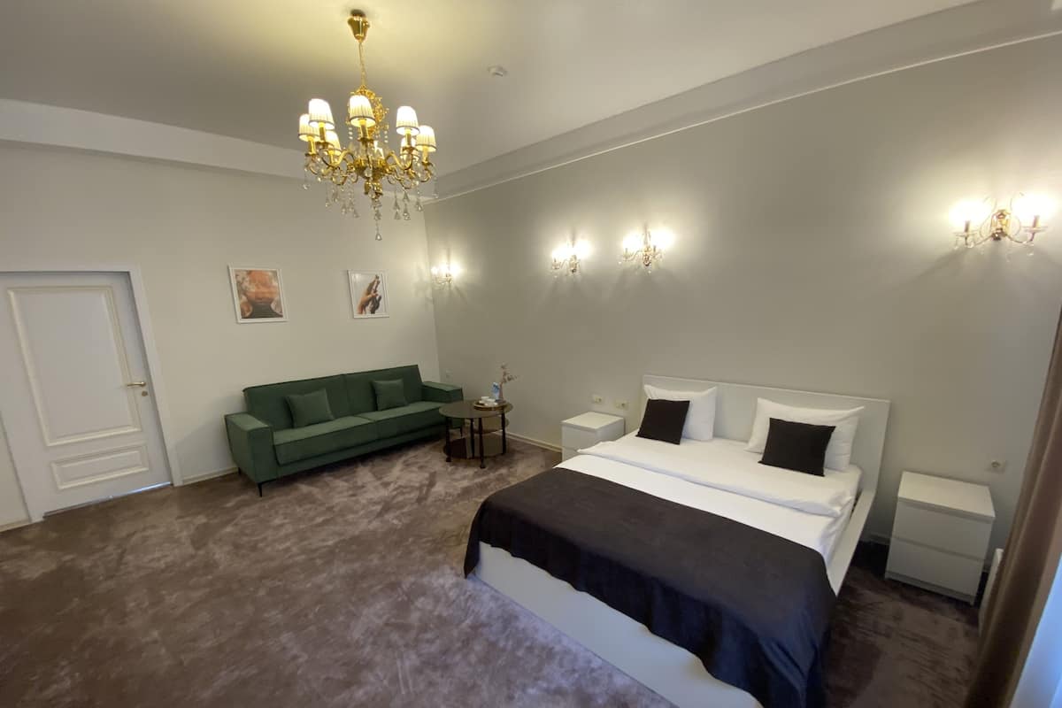 Superior Double or Twin Room | Individually decorated, individually furnished, desk, blackout curtains