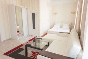 Comfort Double Room | Individually decorated, individually furnished, desk, blackout drapes