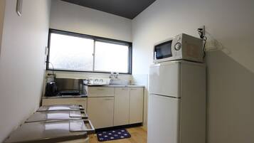 Neighbors Sumire | Dapur kecil pribadi | Lemari es, microwave, dan kompor