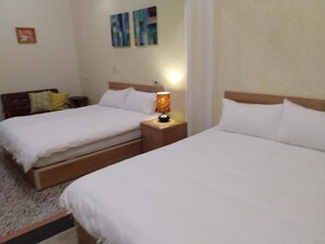 Desk, rollaway beds, free WiFi, bed sheets - My Home (Tainan)