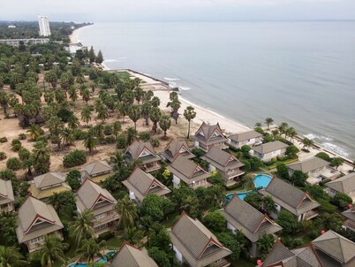 4 Bedrooms Beach Villa with 3 pools at Villa 21 Chaam Baan Talay Samran 