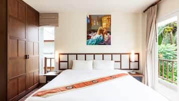4 bedrooms, desk, iron/ironing board, WiFi