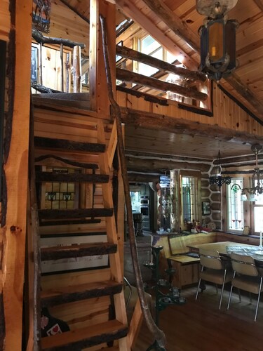 Private spacious lakefront pet friendly lodge on 300 acres,swim hike fish relax!