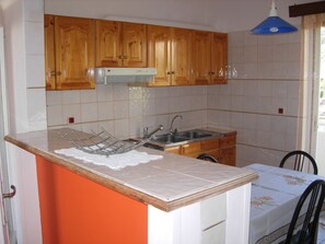 Fridge, oven, coffee/tea maker, coffee grinder - B1- Apartment (Lesvos) (Mytilene)