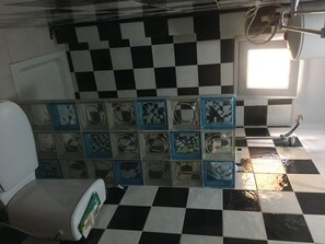 Haartrockner, Handtücher, Seife, Shampoo