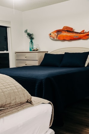 3 habitaciones, tabla de planchar con plancha y cuna de viaje 