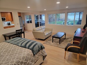 1 makuuhuone, työpöytä, silitysrauta/-lauta, Wi-Fi