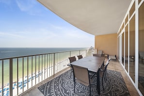 Outdoor dining - Direct Beachfront Lazy River Waterslide-Hot tub-Indoor Pool-Walk to restaurants (Orange Beach)