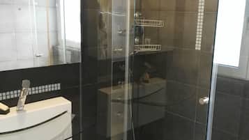 Ducha y bañera combinadas, bañera de hidromasaje y secador de pelo
