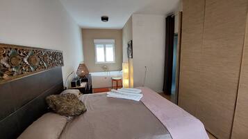 1 slaapkamer, een strijkplank/strijkijzer, reisbedje, gratis wifi