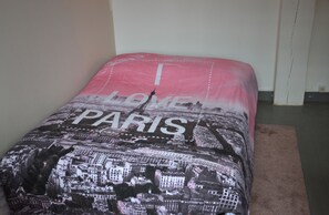 1 chambre, fer et planche à repasser, Wi-Fi, draps fournis