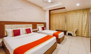 Executive-huone, 1 makuuhuone | Ylelliset vuodevaatteet, Select Comfort -patjalliset sängyt