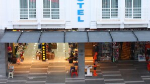 A building with a sign reading "LIMANOTEL BOUTIQUE". - Liman Boutique Otel (Kemer)