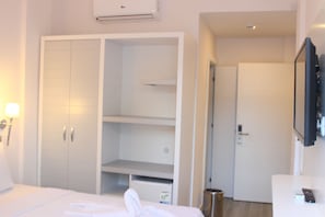 Chambre Double Supérieure, vue montagne | 1 chambre, minibar, bureau, Wi-Fi gratuit