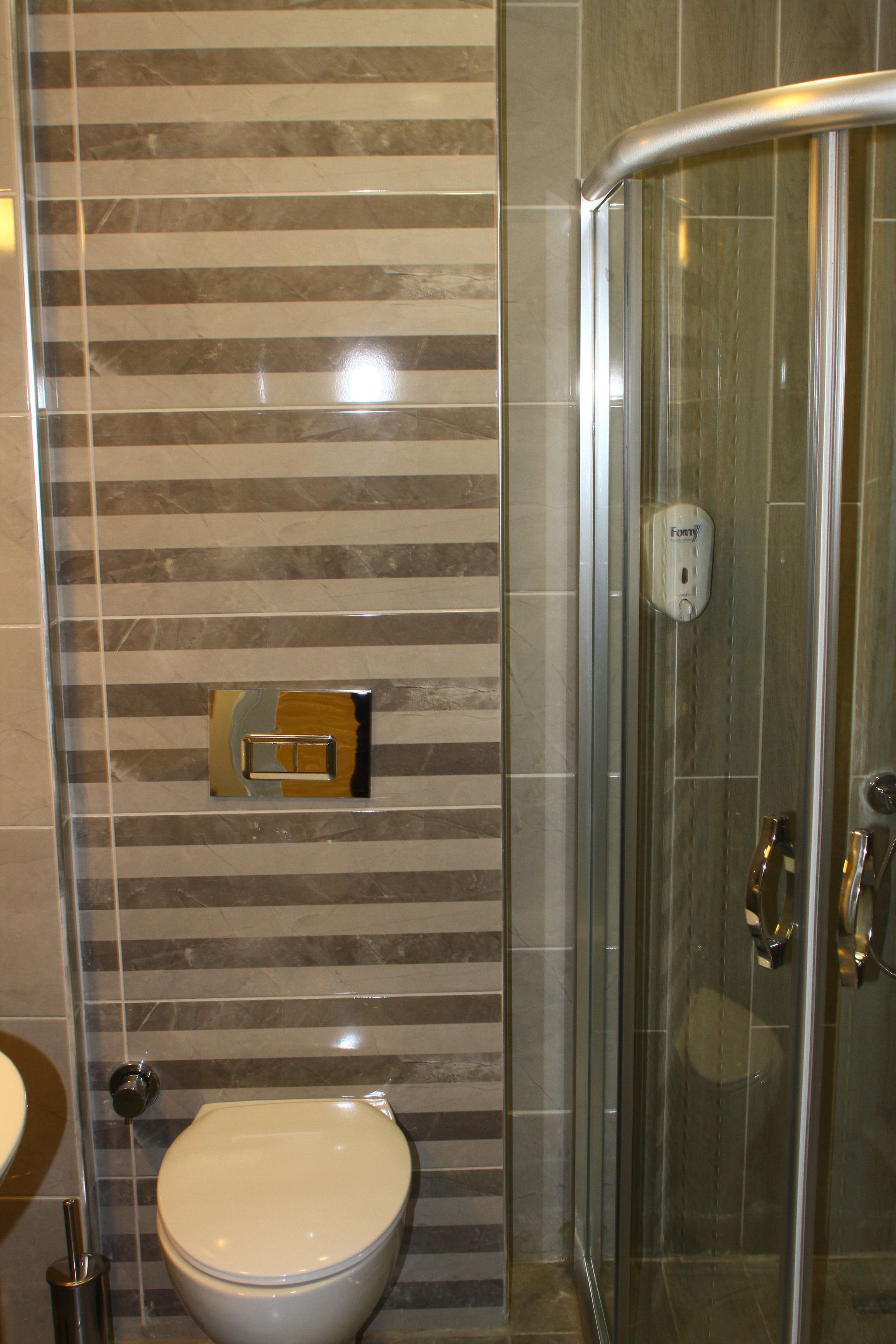 superior twin room, mountain view | bathroom | shower, hydromassage showerhead, free toiletries, hair dryer