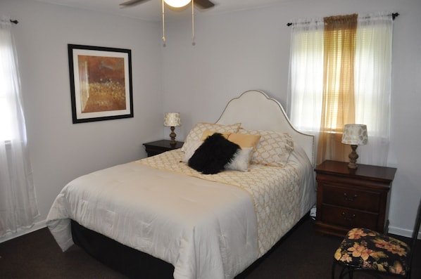 3 bedrooms, in-room safe, iron/ironing board, travel crib