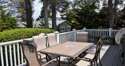 4 Bedrooms Near Beach in Park Like Setting Perfect for Family