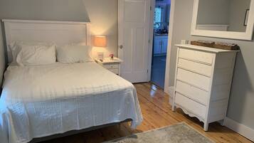 5 chambres, bureau, fer et planche Ă repasser, lit parapluie