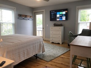 5 sovrum, skrivbord, strykjärn/strykbräda och resesäng