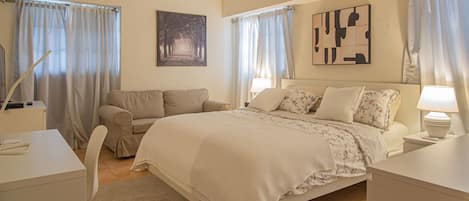 3 bedrooms, premium bedding, in-room safe, desk